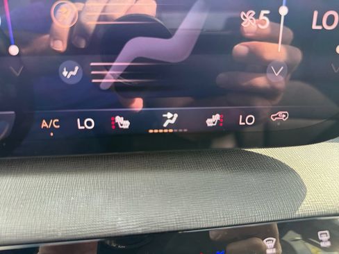 Used 2026 Buick Enclave Sport Touring AWD/4WD image 33