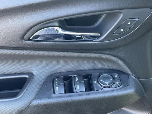 Used 2022 Chevrolet Equinox RS w/ RS Leather Package image 7