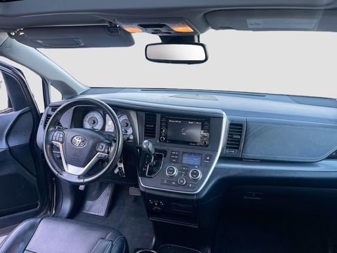 Used 2020 Toyota Sienna SE w/ Carpet Mat Package FWD image 22