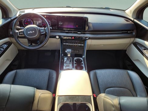 Used 2023 Kia Carnival EX FWD image 12