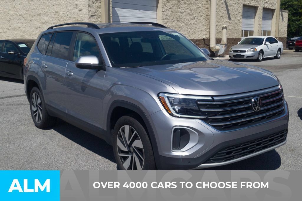 Used 2025 Volkswagen Atlas SE FWD image 2