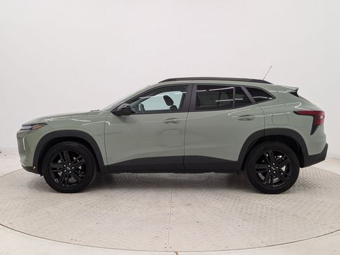 Used 2024 Chevrolet Trax ACTIV w/ Sunroof Package image 2