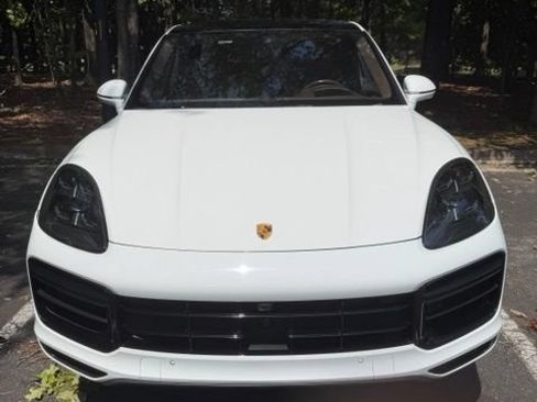 Used 2023 Porsche Cayenne Turbo AWD/4WD image 2