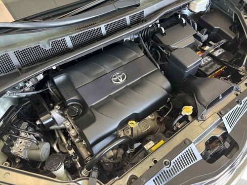 Used 2013 Toyota Sienna LE image 30