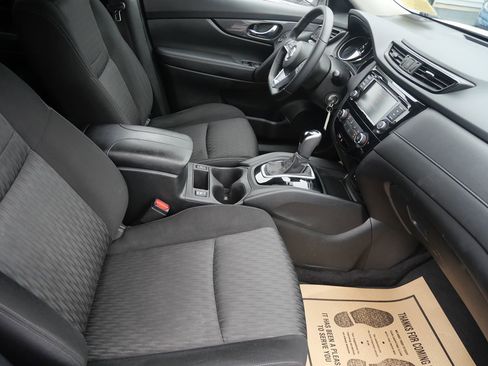 Used 2020 Nissan Rogue S w/ Special Edition Package image 28