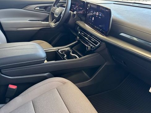 New 2026 Chevrolet Traverse LT w/ Driver Confidence Package FWD image 23