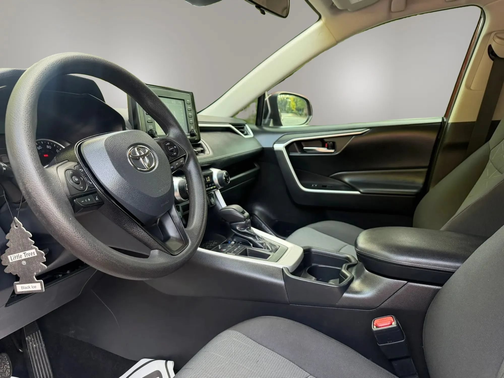 Used 2020 Toyota RAV4 XLE FWD image 12