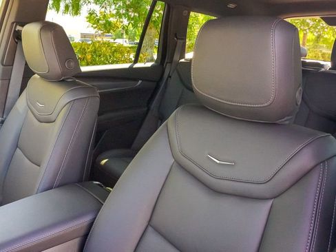 Used 2025 Cadillac XT6 Luxury image 22