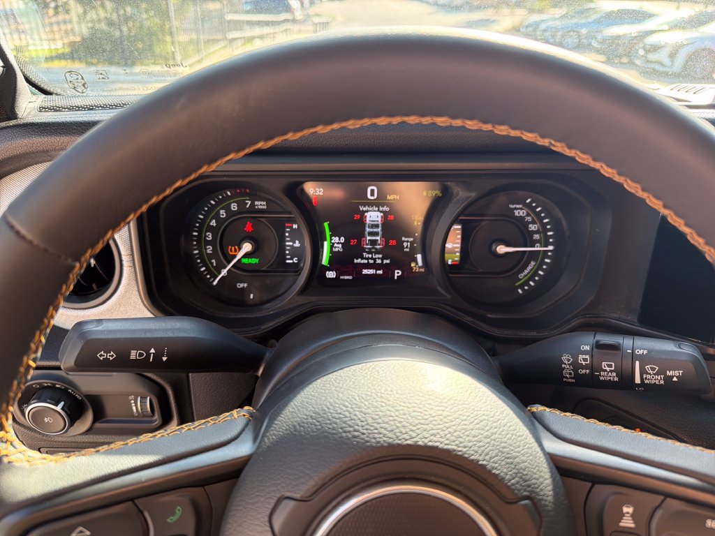 Used 2024 Jeep Wrangler Unlimited w/ Convenience Group AWD/4WD image 20