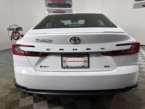 Used 2025 Toyota Camry SE w/ Convenience Package FWD image 4