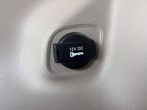 Used 2020 Jeep Cherokee Latitude w/ Cold Weather Group AWD/4WD image 15