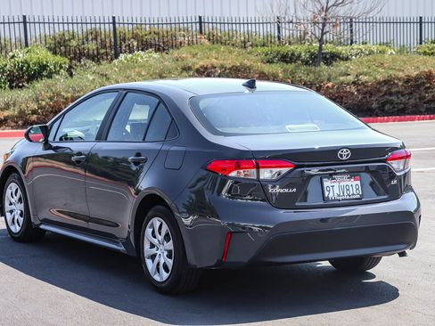 Certified 2025 Toyota Corolla LE FWD image 5