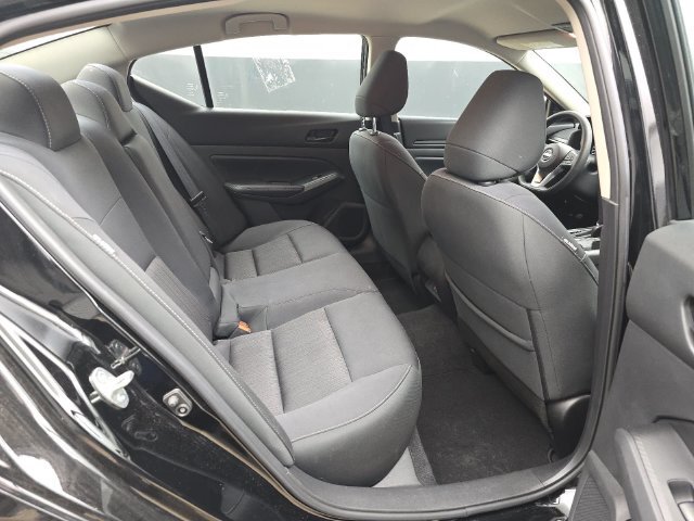 Used 2025 Nissan Altima 2.5 SV FWD image 27