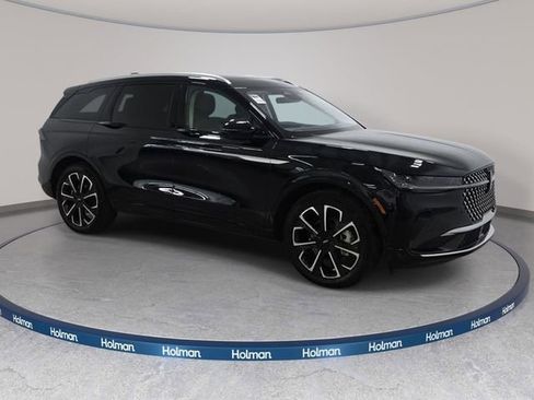 Used 2025 Lincoln Nautilus Reserve AWD/4WD image 3