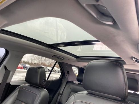 Used 2022 Chevrolet Equinox Premier image 16