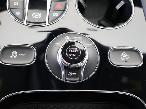 Used 2024 Bentley Bentayga AWD/4WD image 28