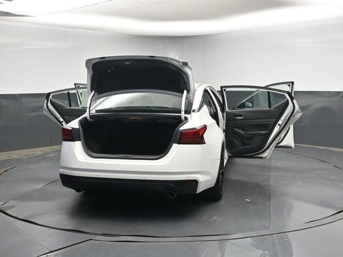 Used 2024 Nissan Altima 2.5 SR FWD image 46