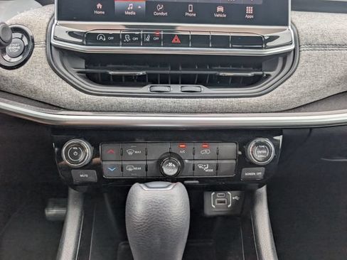Used 2023 Jeep Compass Sport AWD/4WD image 17