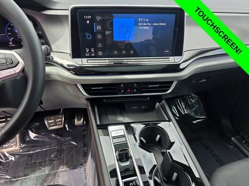Used 2025 Volkswagen Atlas Peak Edition SE AWD/4WD image 23