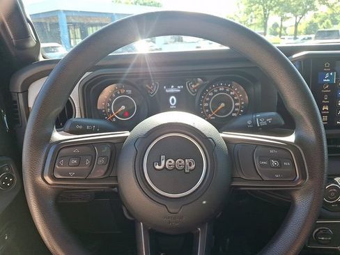 Used 2024 Jeep Gladiator Sport AWD/4WD image 23
