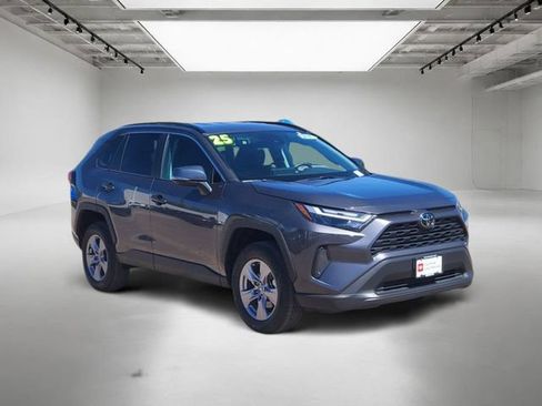Used 2025 Toyota RAV4 XLE FWD image 8
