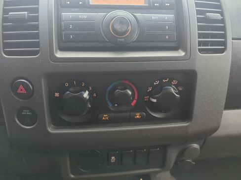 Used 2012 Suzuki Equator Premium RWD image 14