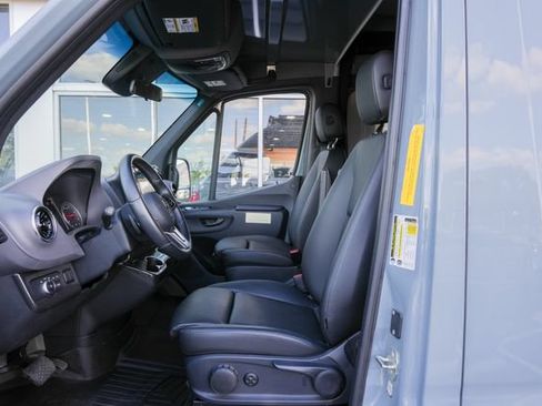 Used 2021 Mercedes-Benz Sprinter 2500 image 21