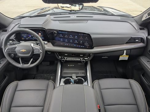 New 2026 Chevrolet Suburban Premier image 19