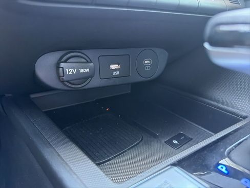 Used 2025 Hyundai Elantra SEL FWD image 19