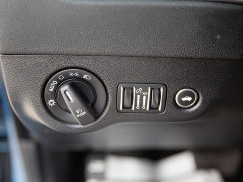 Used 2023 Dodge Charger SXT AWD/4WD image 4