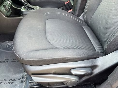 Used 2021 Jeep Renegade Sport image 18