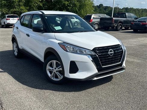 New 2025 Nissan Kicks Play S image 2