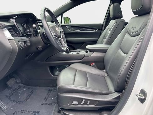 Certified 2022 Cadillac XT5 Premium Luxury w/ LPO, Floor Liner Package AWD/4WD image 17