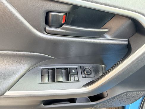 Used 2019 Toyota RAV4 LE w/ All Weather Liner Package AWD/4WD image 20