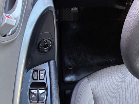 Used 2018 Hyundai Santa Fe Sport w/ 2.4L Value Package 02 FWD image 23