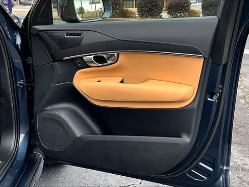 Used 2023 Volvo XC90 T8 Ultimate image 23