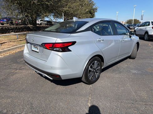 Used 2025 Nissan Versa SV image 3