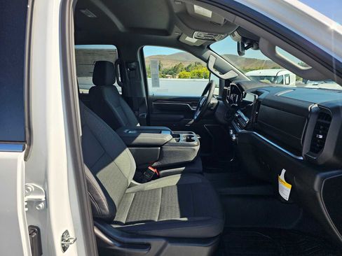 New 2025 GMC Sierra 2500 SLE w/ SLE Value Package; image 10