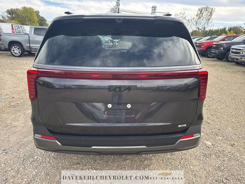 Used 2025 Kia Carnival SX Prestige image 4