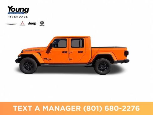 Used 2025 Jeep Gladiator Sport AWD/4WD image 2