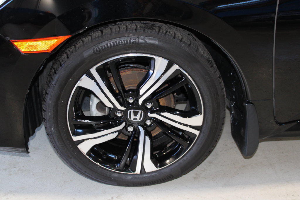 Used 2017 Honda Civic Touring image 4