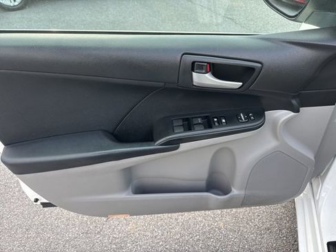 Used 2012 Toyota Camry L image 14