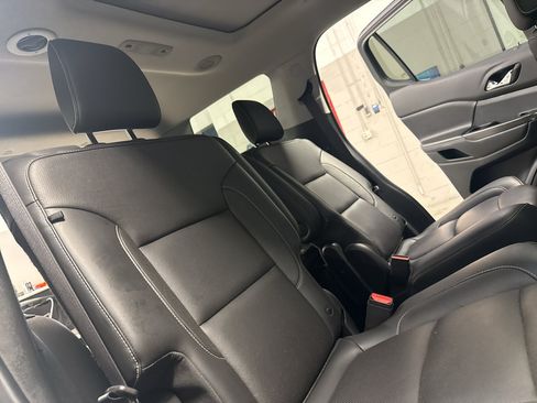 Used 2019 GMC Acadia SLT w/ LPO, Floor Liner Package AWD/4WD image 28