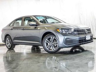 Used 2024 Volkswagen Jetta SE FWD video 2
