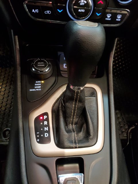Used 2014 Jeep Cherokee Latitude w/ Comfort/Convenience Group AWD/4WD image 25