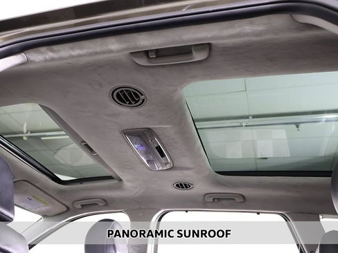 Used 2022 Kia Telluride SX w/ SX Prestige Package image 4