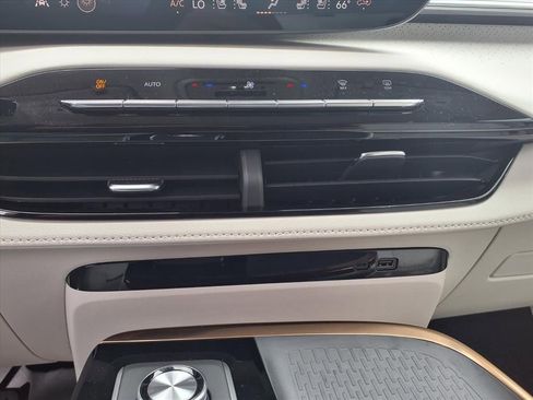 New 2026 Buick Enclave Avenir w/ Super Cruise Package FWD image 14