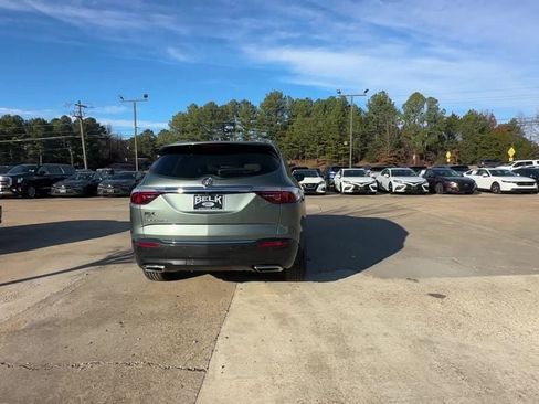 Used 2023 Buick Enclave Essence image 5