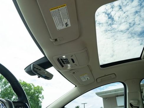 Used 2024 Buick Enclave Essence w/ Experience Buick Package FWD image 19