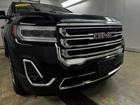Used 2023 GMC Acadia SLT image 2
